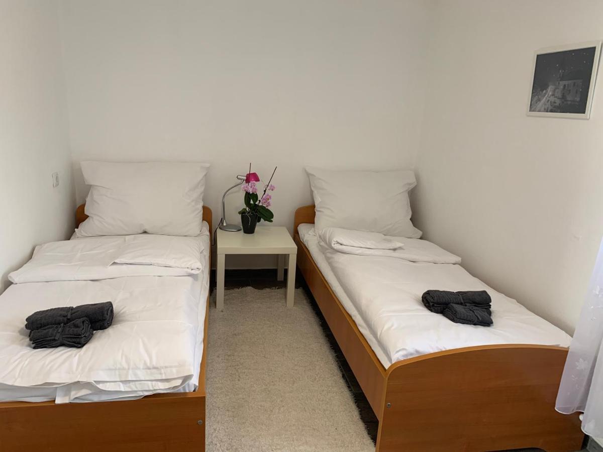 Dalia Apartman Gyoemro Bagian luar foto