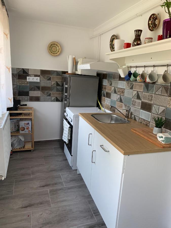 Dalia Apartman Gyoemro Bagian luar foto
