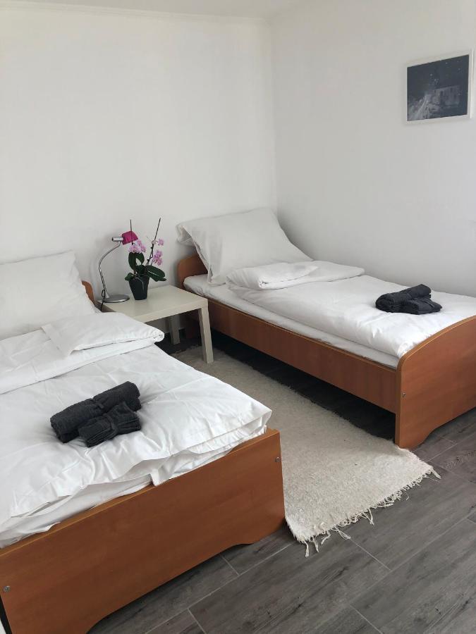 Dalia Apartman Gyoemro Bagian luar foto