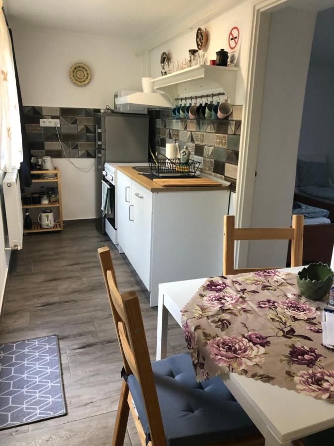 Dalia Apartman Gyoemro Bagian luar foto